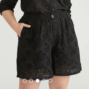 Universal Standard Lulu Cotton Eyelet Shorts (US size S)